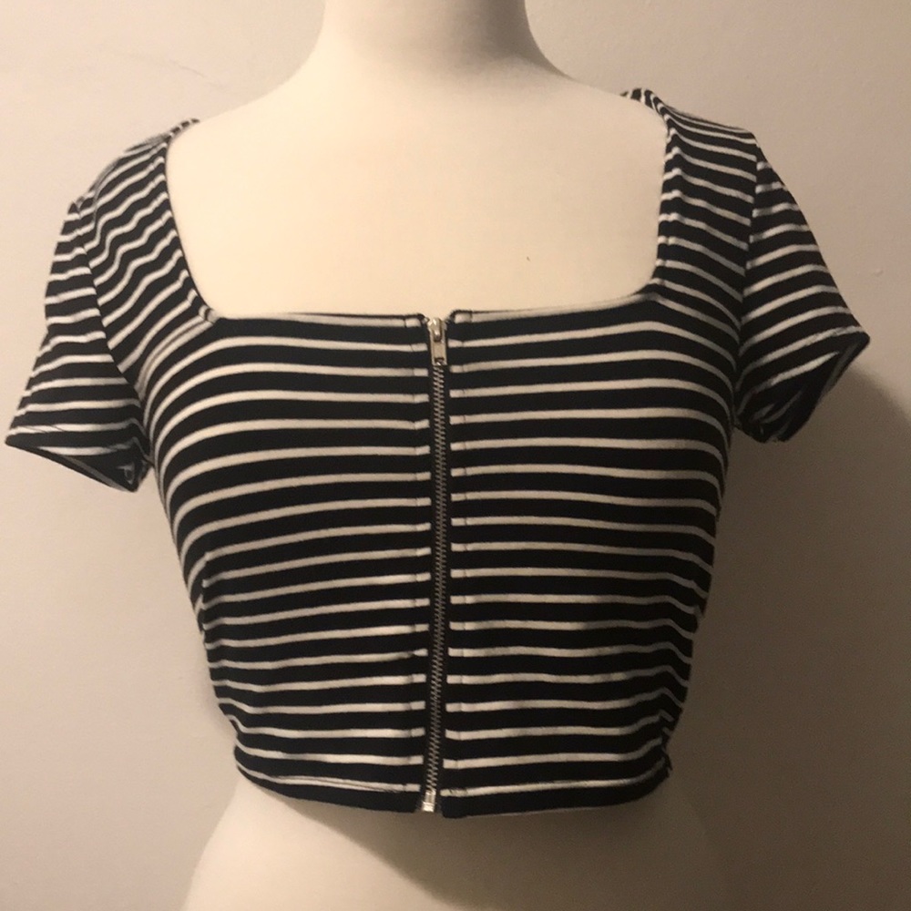 Black and white stripe crop top